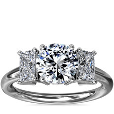 铂金三石加长公主方形钻石订婚戒指（1/2 克拉总重量）